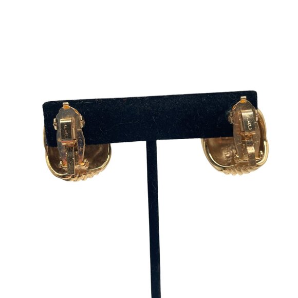 Vintage BUTLER 5th Ave Collection Ribbed Gold Tone Clip on Earrings Signed - Picture 6 of 8